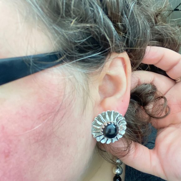 Vintage Sarah Coventry Flower Clip-on Earrings - Picture 6 of 6